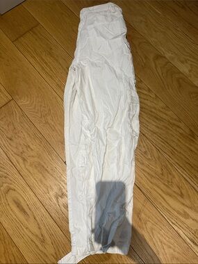 Amisu White Utility Cargo Pants with Zip Pocket